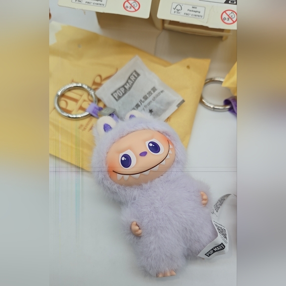 Authentic Labubu pin for love, letter D - Picture 13 of 16